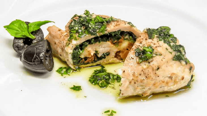 Chicken rolls with spinach on a protein diet